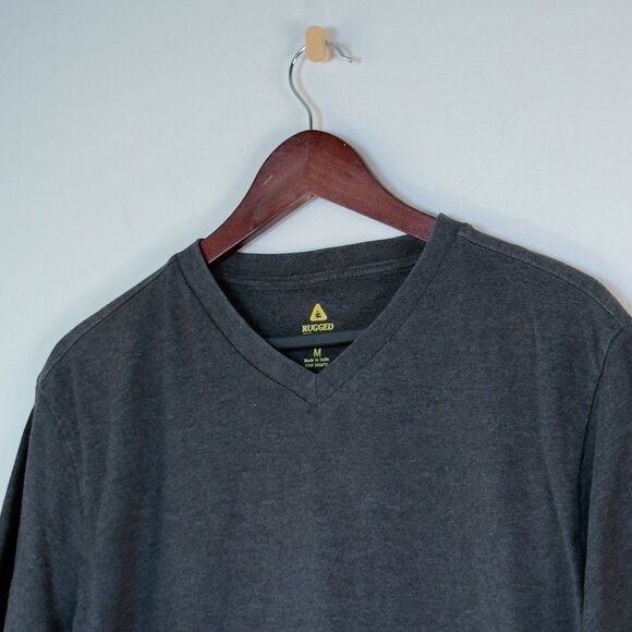 Dark Gray Vneck Mens Tshirt Medium Rugged Trails Outdoors Casual - Picture 3 of 7